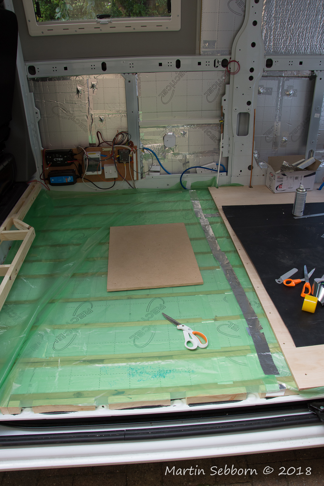 Completing the vapour barrier