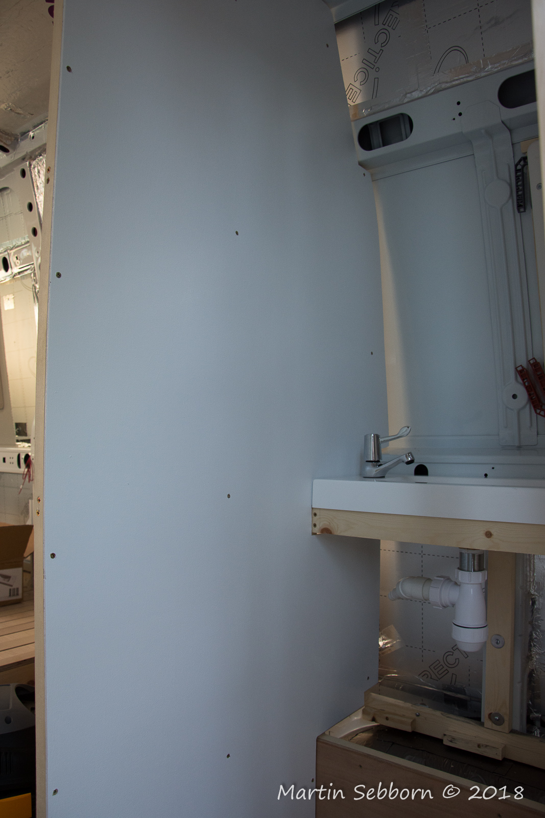 Washroom internal wall