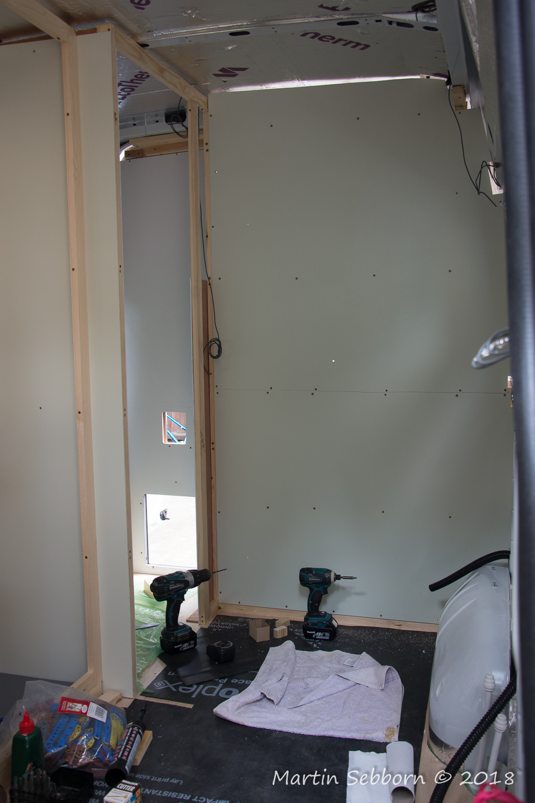 Rear wall